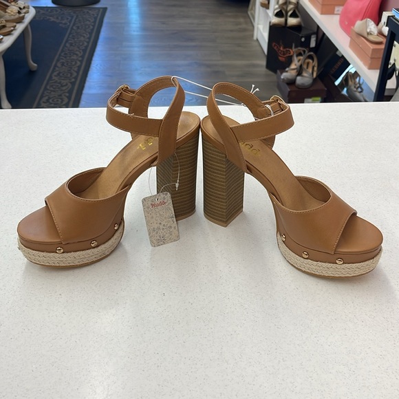 Mudd tan chunky heels, NWT, size 9 - Picture 3 of 5